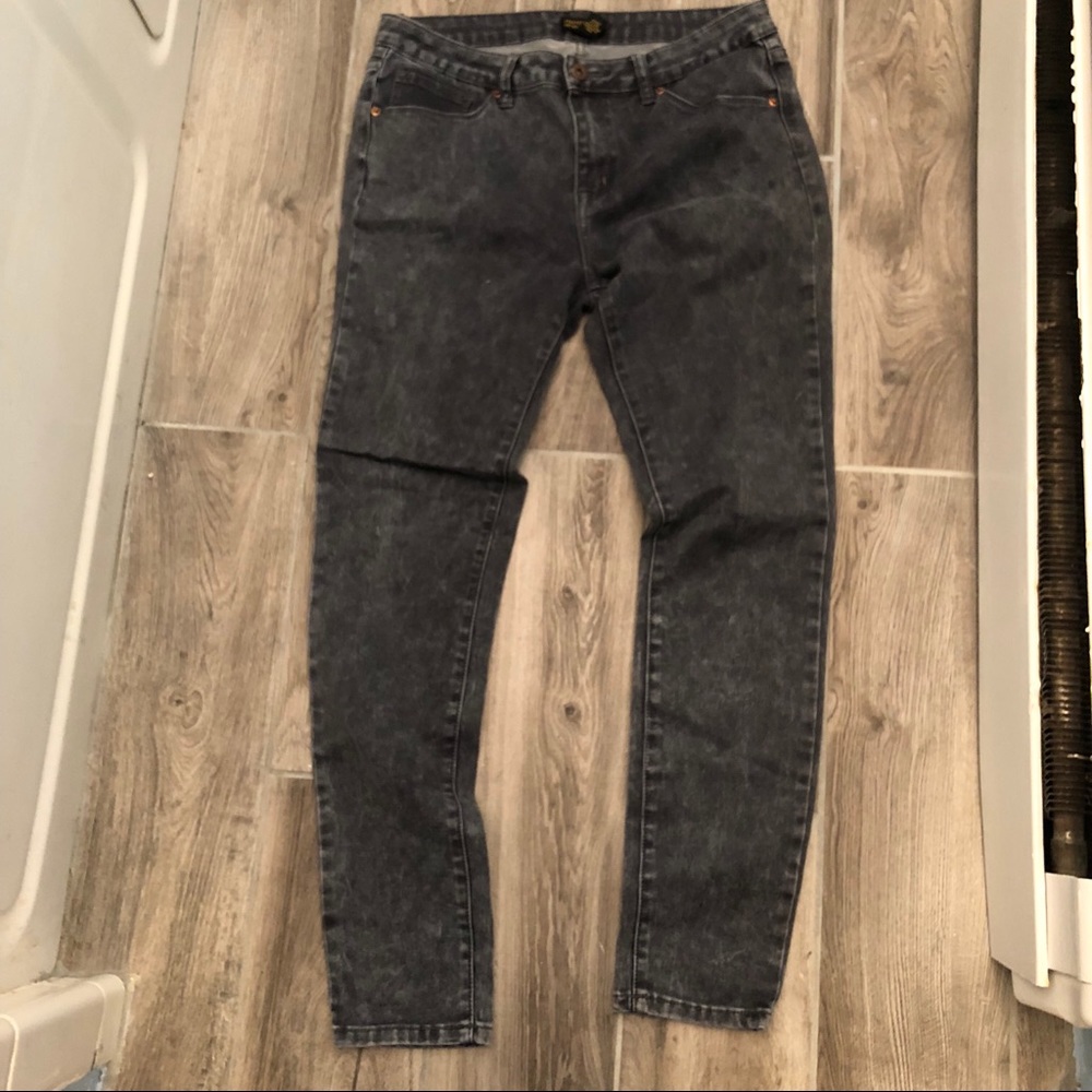 NWOT Forever 21 black acid washed skinny’s